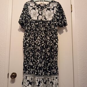 Phases Chic Black and White Floral Midi Baby Doll Dress. Size 8/10.